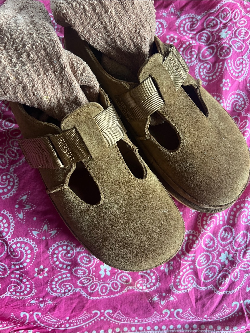 UGG Women's Sued Goldenstar Mary jane sz 7.5